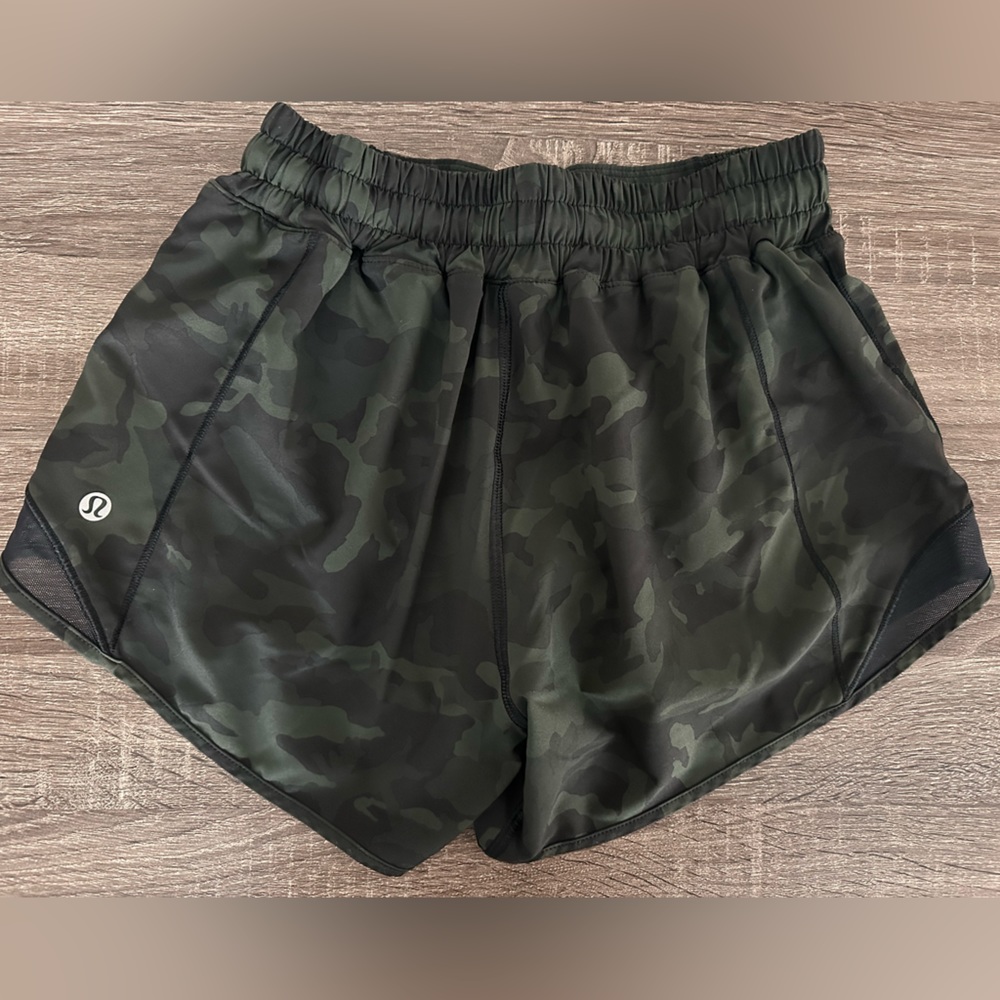 Lululemon 4” size 4 hotty hot shorts